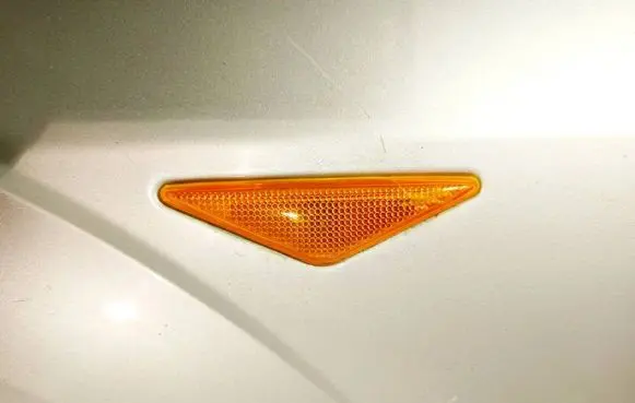 Ford Mondeo Mk III Front fender indicator light