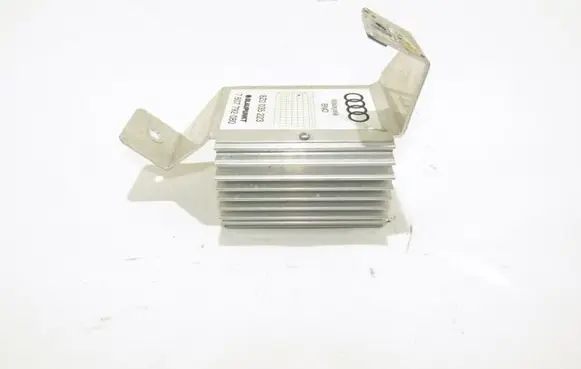 Audi A2 Sound amplifier 8z0035223