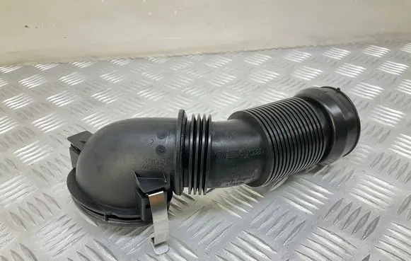 Audi TT TTS Mk2 Turbo air intake inlet pipe/hose 06F129627G