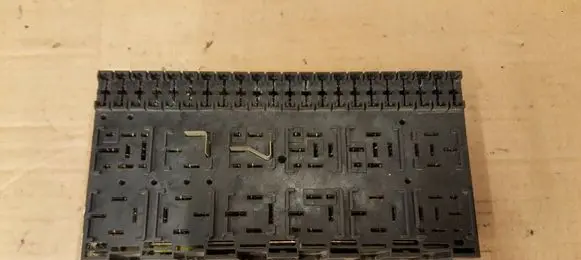 Volkswagen Golf II Fuse module 357937039