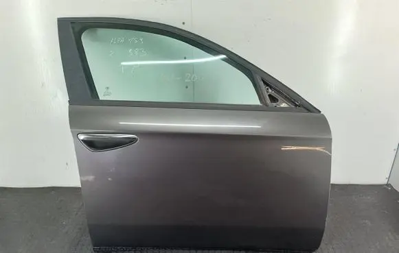 Alfa Romeo 159 Front door