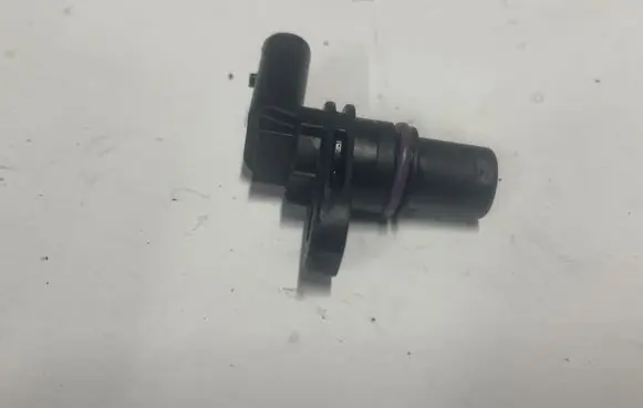 Volkswagen Jetta VII Camshaft position sensor 04C907601