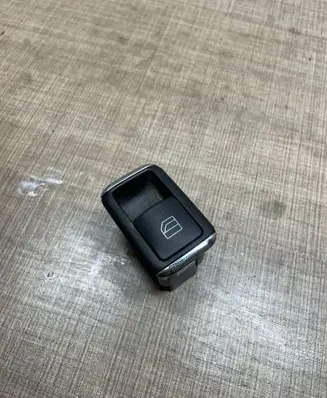 Mercedes-Benz C W204 Electric window control switch A2048700451 03139100