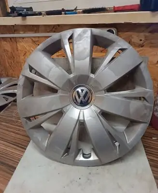 Volkswagen Jetta VI R16 wheel hub/cap/trim 5C0601147A