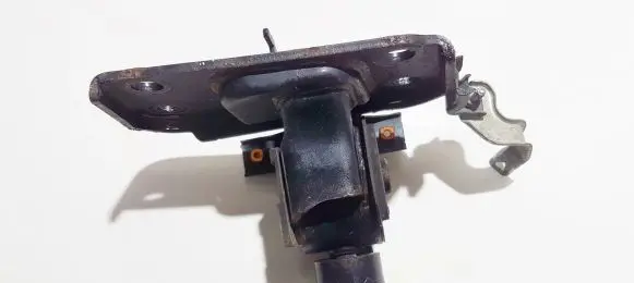 Toyota RAV 4 (XA30) Engine mount bracket