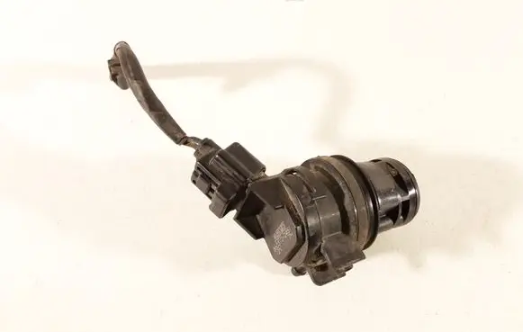 Mazda 3 I Windscreen/windshield washer pump 8603102451
