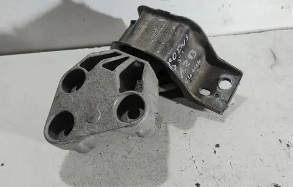 Renault Modus Engine mount vacuum valve 8200140431