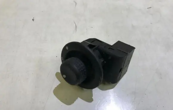 Renault Laguna I Wing mirror switch 770080853f