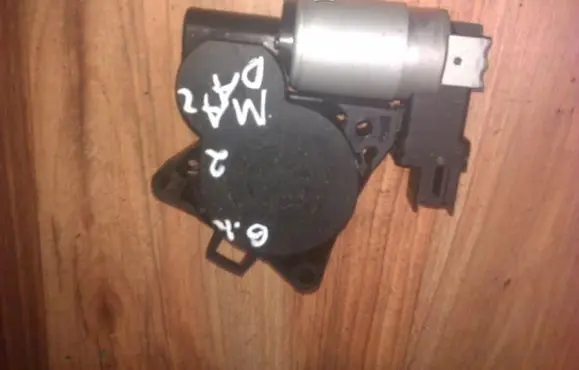 Mazda 2 Front door window regulator motor 