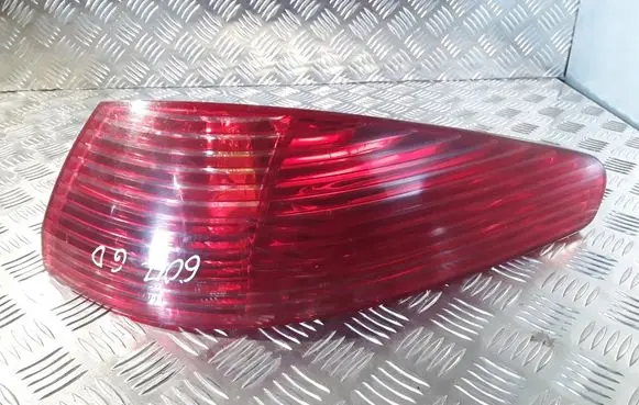 Peugeot 607 Rear/tail lights 2543D