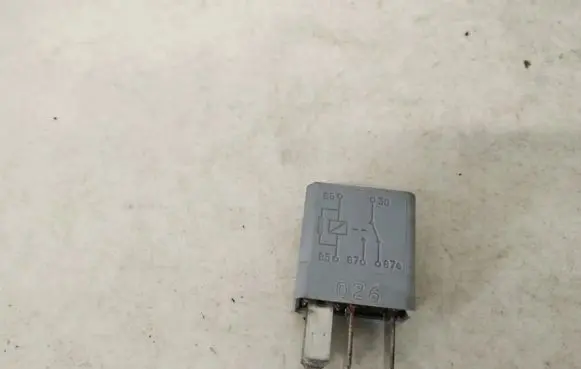 Opel Zafira B Other relay 13100504 677.20