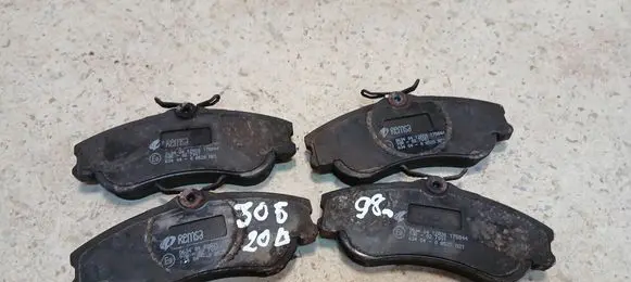 Peugeot 306 Brake pads (front) 90R027001 06340412A26 175844