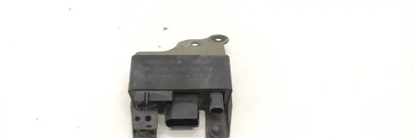 Mercedes-Benz C W203 Glow plug pre-heat relay 0005453516