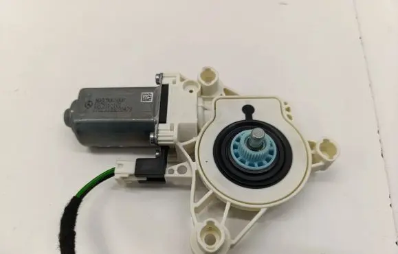 Mercedes-Benz C W206 Rear door window regulator motor A0009065008