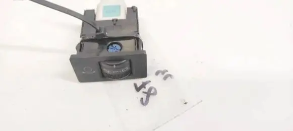 Lexus IS 200-300 Headlight level height control switch