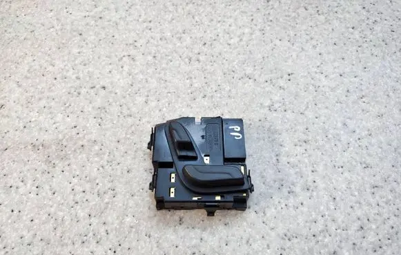 Mercedes-Benz E W212 Seat control switch A2048701958