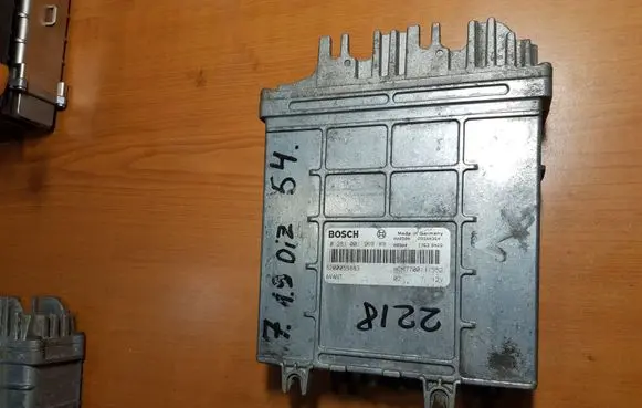 Renault Megane I Engine control unit/module 0281001969 HOM7700111552