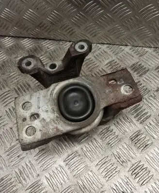 Engine mount bracket