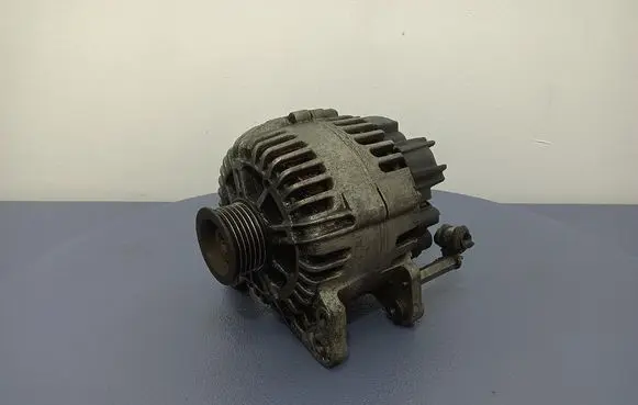 Volkswagen Golf V Generator/alternator 03C903023B