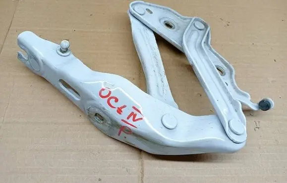 Skoda Octavia Mk4 Engine bonnet/hood hinges 5E3823302 1621RE