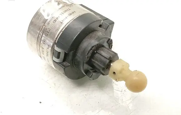 Volvo V40 Headlight level adjustment motor 7153113399