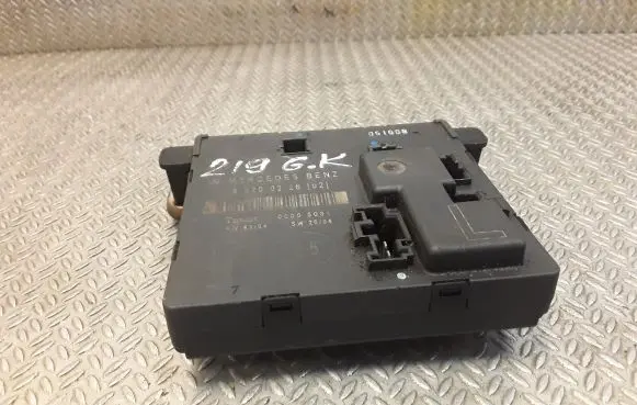 Mercedes-Benz CLS C219 Door control unit/module 2198200226 A2198200226