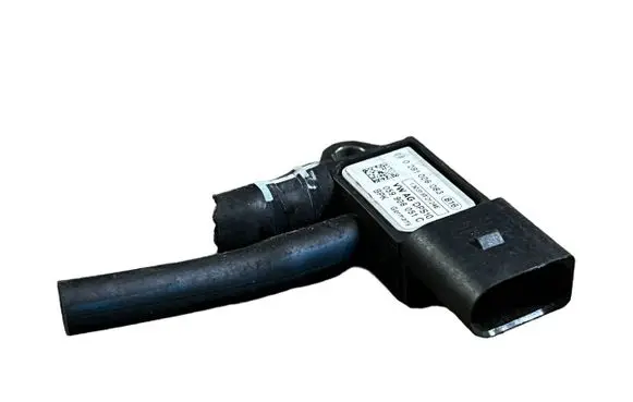 Volkswagen Jetta VI Exhaust gas pressure sensor 059906051C 0281006083 13031972124E