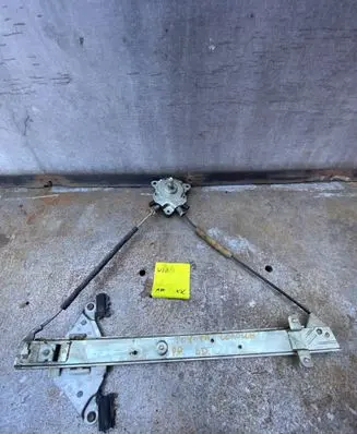 Toyota Corolla E110 Front door manual window regulator 
