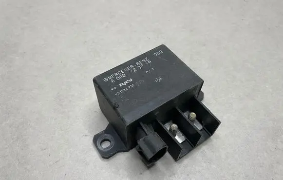 Mercedes-Benz E W211 Charging relay A0025423819