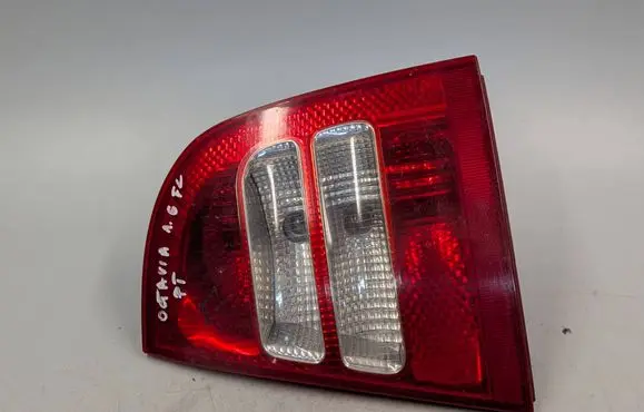 Skoda Octavia Mk1 (1U) Rear/tail lights YU3X13404BA 1U6945095 1U6915112
