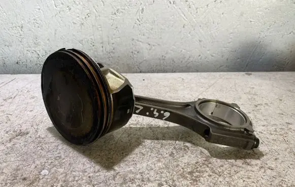 Dodge Challenger Piston with connecting rod