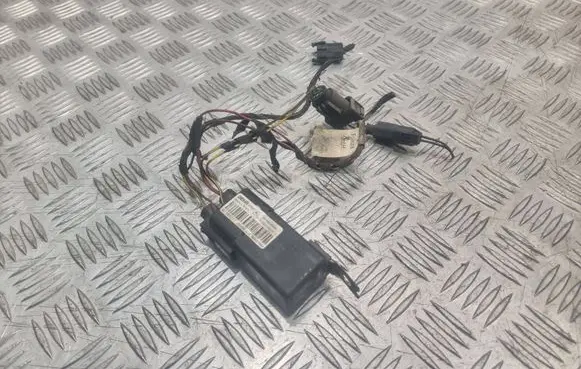 Mercedes-Benz Vito Viano W639 Coolant fan relay A6398300084 240203