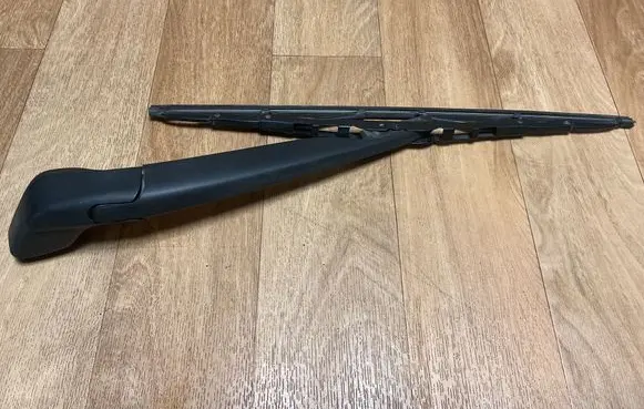 Volvo S40, V40 Front wiper blade arm 071956