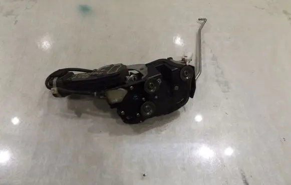 Suzuki Grand Vitara I Front door lock