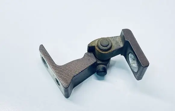Volkswagen Touareg II Front door lower hinge 8K0831402G 8K0831402A