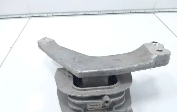 Volkswagen Golf VII Engine mount bracket 5Q0199262