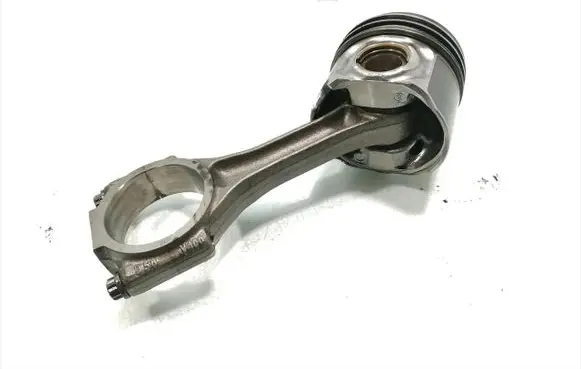 Mitsubishi Grandis Piston with connecting rod 