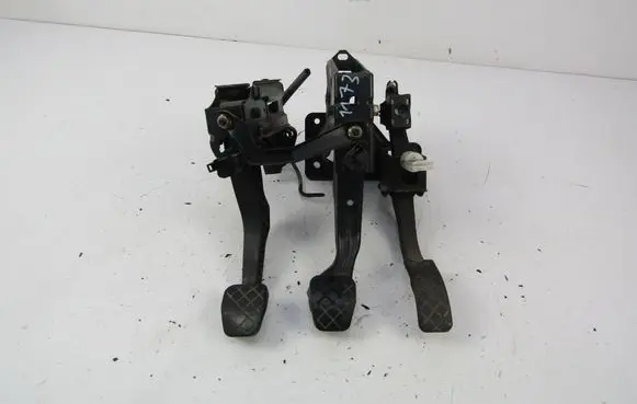 Audi A3 S3 8L Pedal assembly 