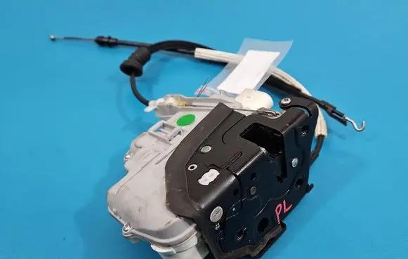 Volkswagen PASSAT B7 Front door lock IMPRK1579759