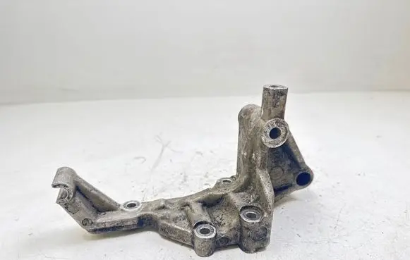 KIA Sorento Power steering pump mounting bracket 