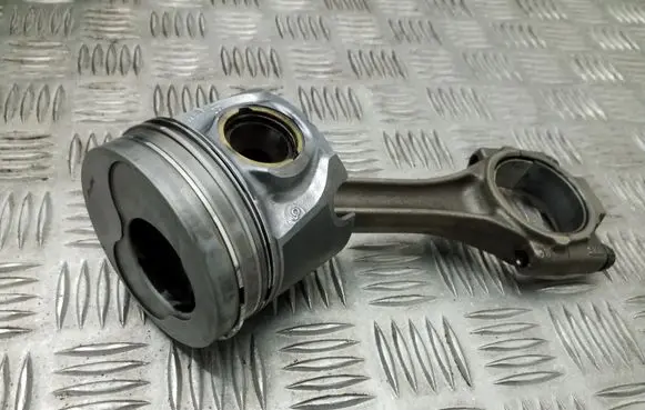 Piston with connecting rod