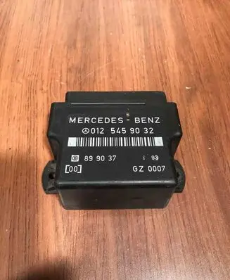 Mercedes-Benz E W124 Glow plug pre-heat relay 0125459032 899037