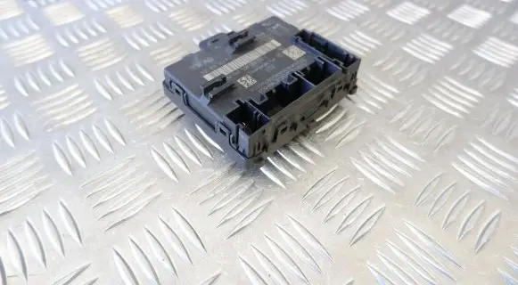 Volkswagen Tiguan Door control unit/module 5Q0959593F