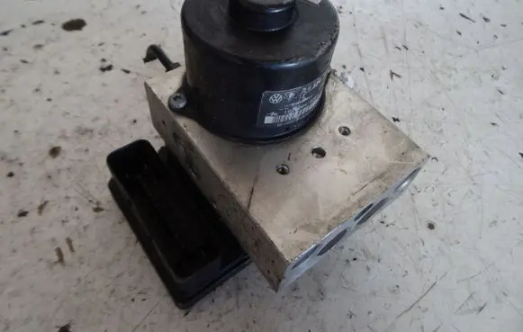Porsche Cayenne (9PA) ABS Pump 7L0614111E