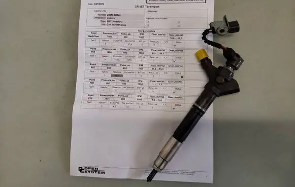 Toyota Avensis T250 Fuel injector 236700R040
