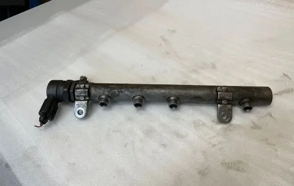 Mercedes-Benz E W211 Fuel main line pipe A6110780449