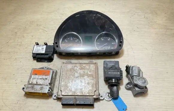 Engine ECU kit and lock set