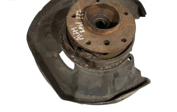 Rear wheel hub spindle/knuckle