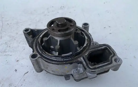 Opel Vectra C Water pump 12579494