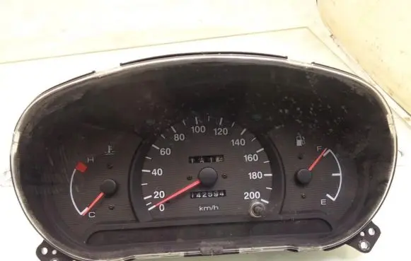 Hyundai Accent Speedometer (instrument cluster)